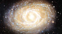 Galaxias espirales barradas Este tipo de galaxias son un subtipo de galaxia espiral que se distingue porque, en el núcleo, las estrellas forman una barra cruzada, cuyos brazos dan la […]