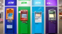 De acuerdo con el Banco de México, los cajeros automáticos siguen siendo el principal canal para que la población obtenga dinero en efectivo. El 48 por ciento de la población, de […]