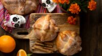   El pan de muerto es un símbolo icónico del Día de los Muertos y su consumo está profundamente arraigado en las tradiciones culturales y espirituales de esta festividad. Las […]