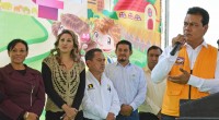 ALFREDO IBAÑEZ Cd. Nezahualcóyotl, Méx.- El presidente municipal de Nezahualcóyotl Juan Zepeda dio el banderazo de salida para la entrega de 80 mil pares de zapatos destinados a los niños […]