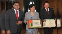 Toluca, Méx.- La presidenta municipal Martha Hilda González Calderón recibió el Premio Nacional al Desarrollo Municipal, durante la Décimo Tercera Sesión Extraordinaria del Cabildo de Toluca, por la participación del […]