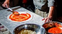 Se dio a conocer la apertura de Santa Pizza, la pizzería gourmet a precios asequibles, que abre su tercera sucursal en Ciudad de México, en Pabellón Polanco, para abarcar un […]