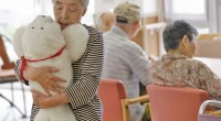 En Japón, después de la tragedia del terremoto y posterior tsunami, además del desastre nuclear en Fukoshima, muchos ancianos que perdieron a sus familiares o que han tenido que ser […]