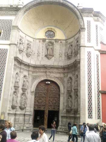 Fachada de la iglesia San Juan de Dios (foto R. Burgos).